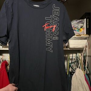 Tommy Hilfiger Men's Graphic Tee in Navy and Red